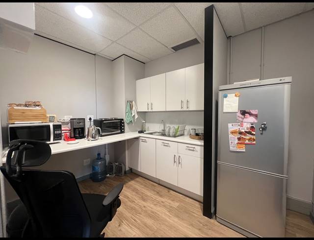 272M² OFFICE TO LET IN HYDE PARK